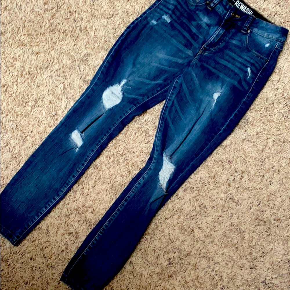 SIZE 3/26 REWASH NWT Distressed Ripped Skinny